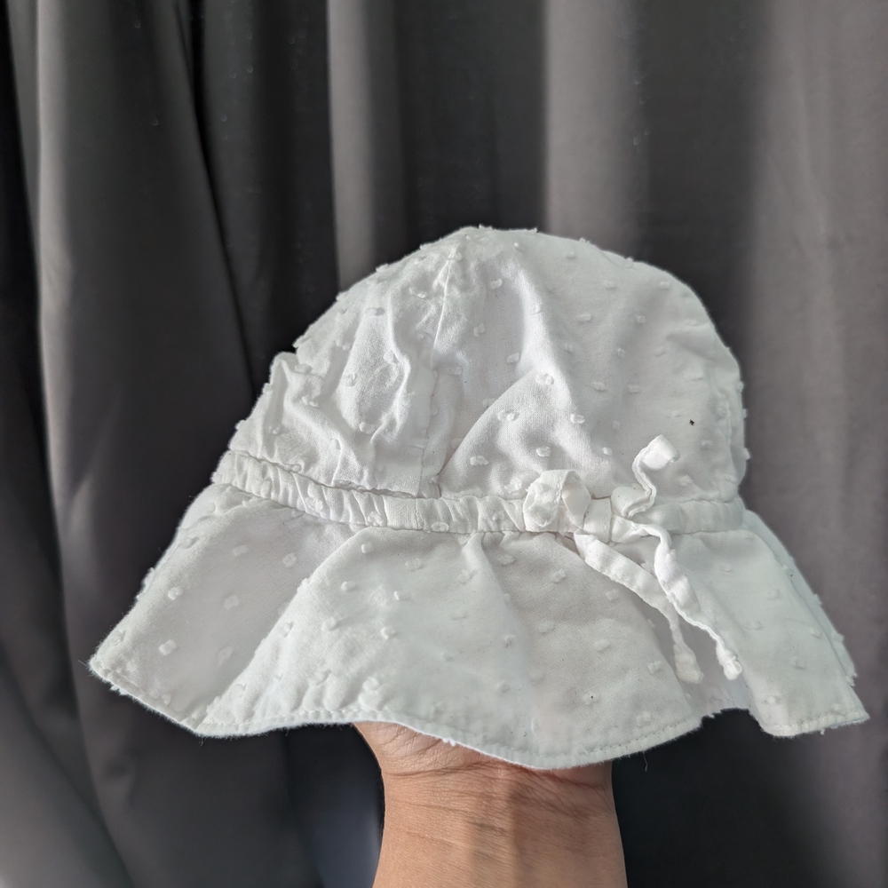 GAP White Hat Accessories